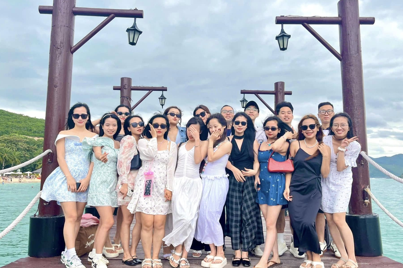 Dịch Vụ Khách Lẻ & Đoàn Doanh Nghiệp